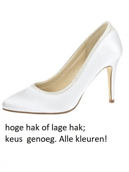 Schoenen én tasje in kleur jurkset.