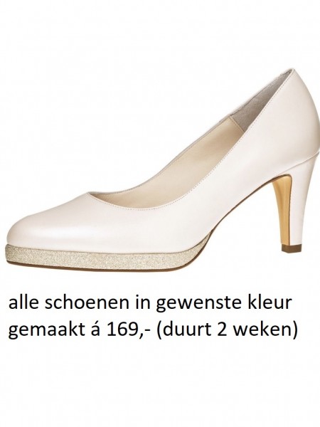 Schoenen én tasje in kleur jurkset.