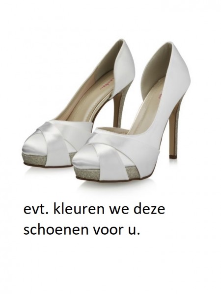 Schoenen én tasje in kleur jurkset.